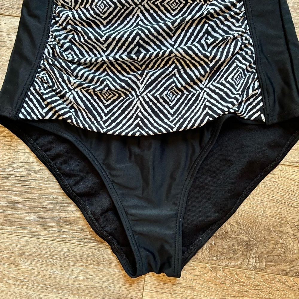 Seekers Essentials Australia Black Swimsuit tummy control - Picture 3 of 8